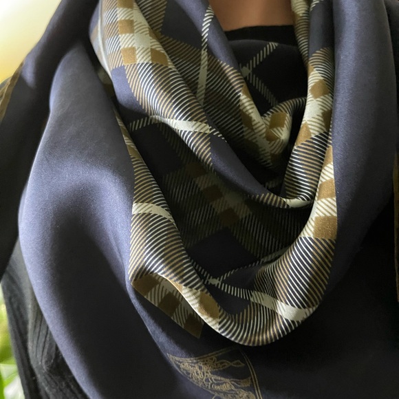 Burberry Silk Scarf. - Picture 5 of 14